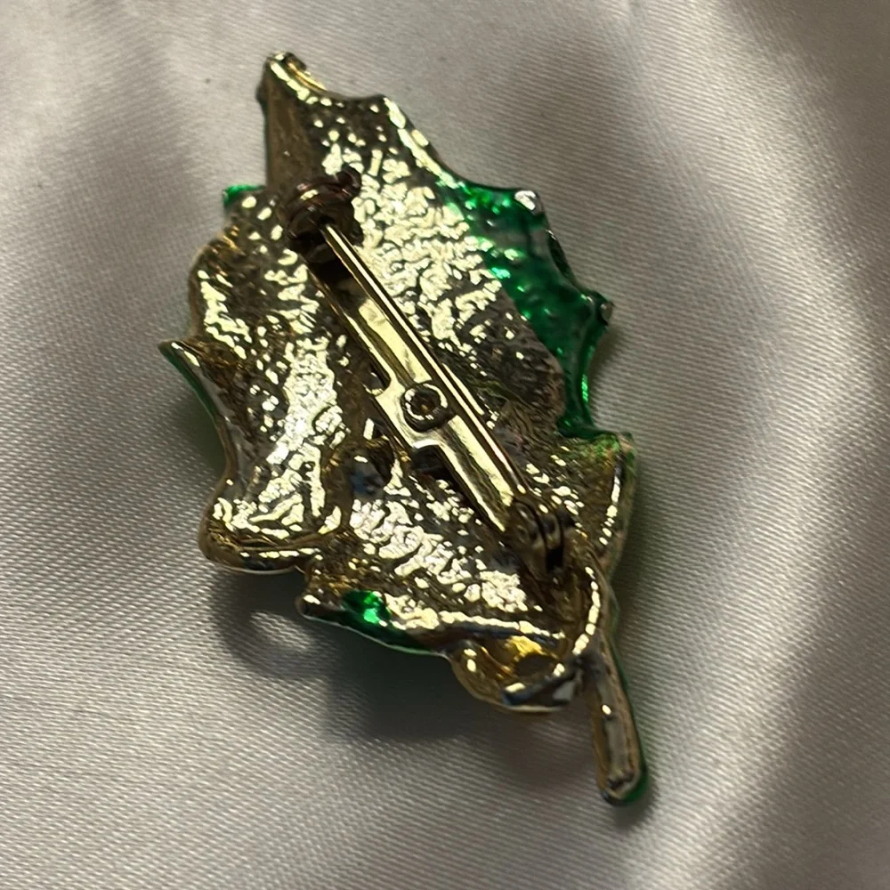 Beautiful vintage gold tone holly/berry brooch!! - Picture 4 of 5